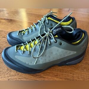 EUC~ Arcteryx Women’s ~ Size 8